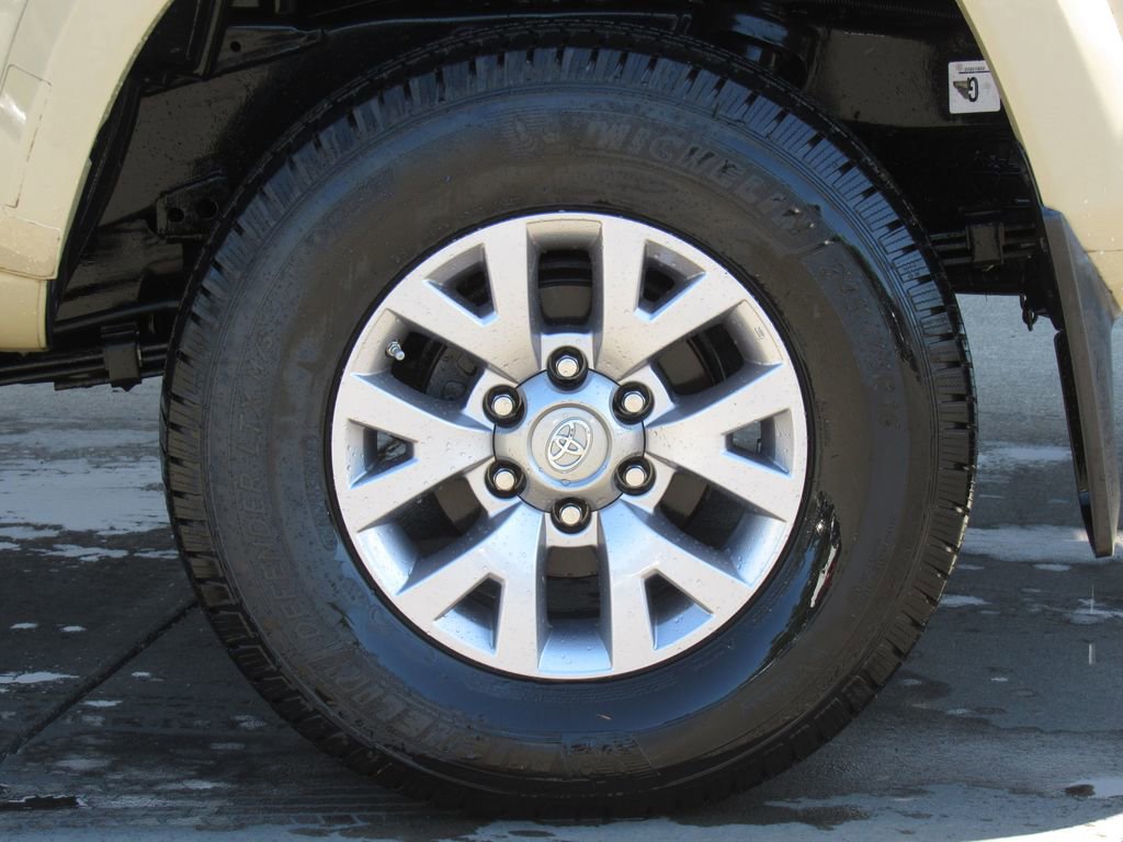 Used 2017 Toyota Tacoma SR5 AWD/4WD image 33