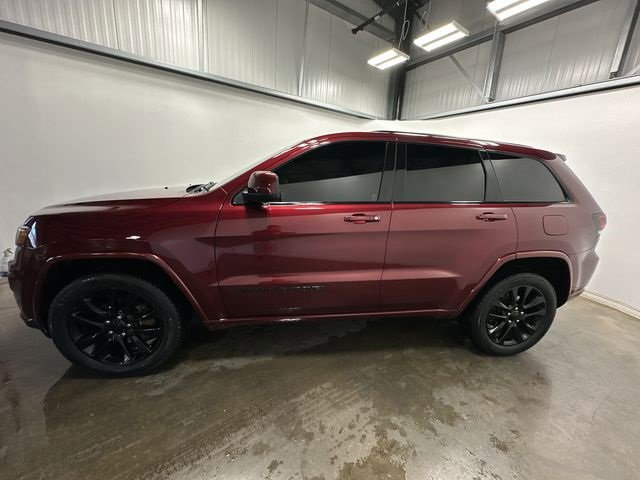 Used 2018 Jeep Grand Cherokee Altitude image 2