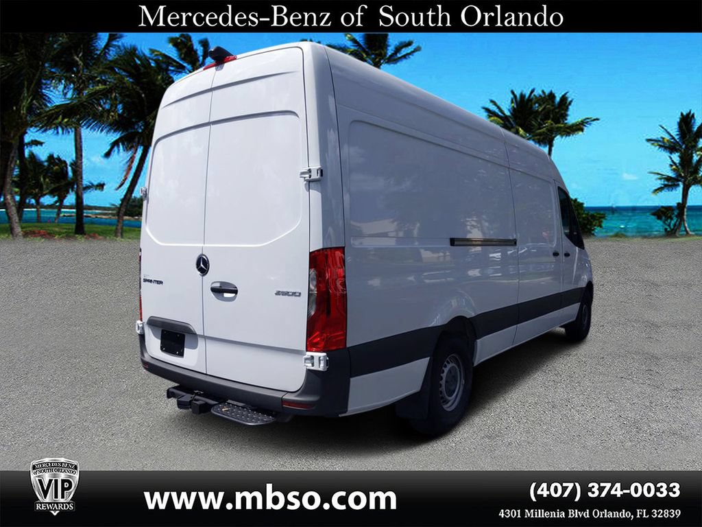 Used 2022 Mercedes-Benz Sprinter 2500 image 2