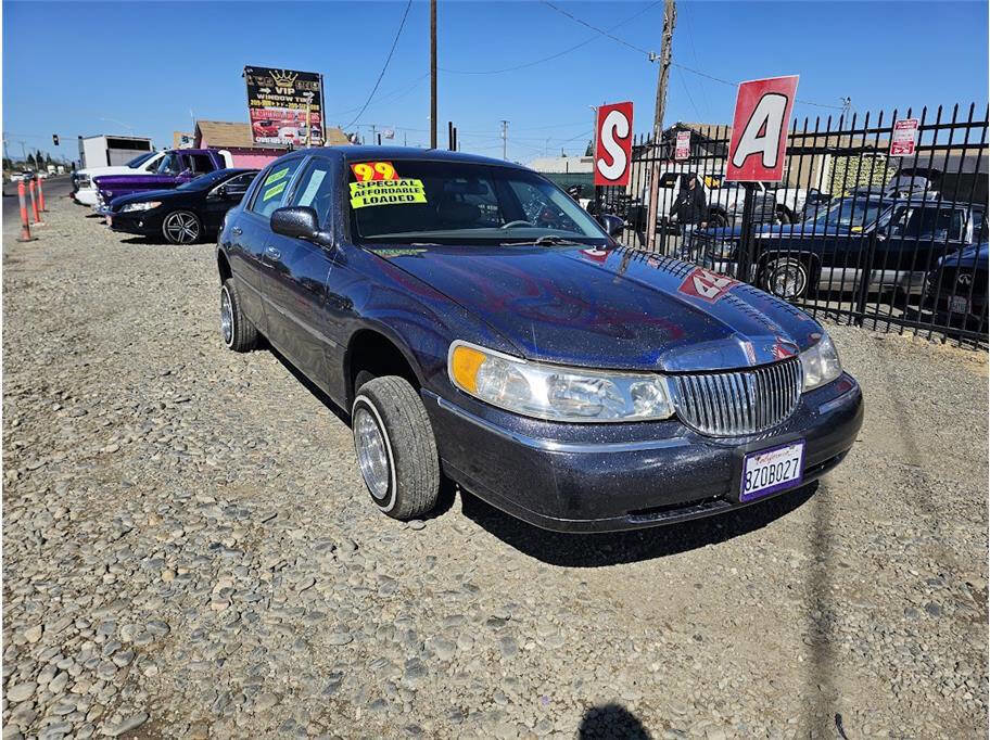 Used 1999 Lincoln Town Car Executive image 1