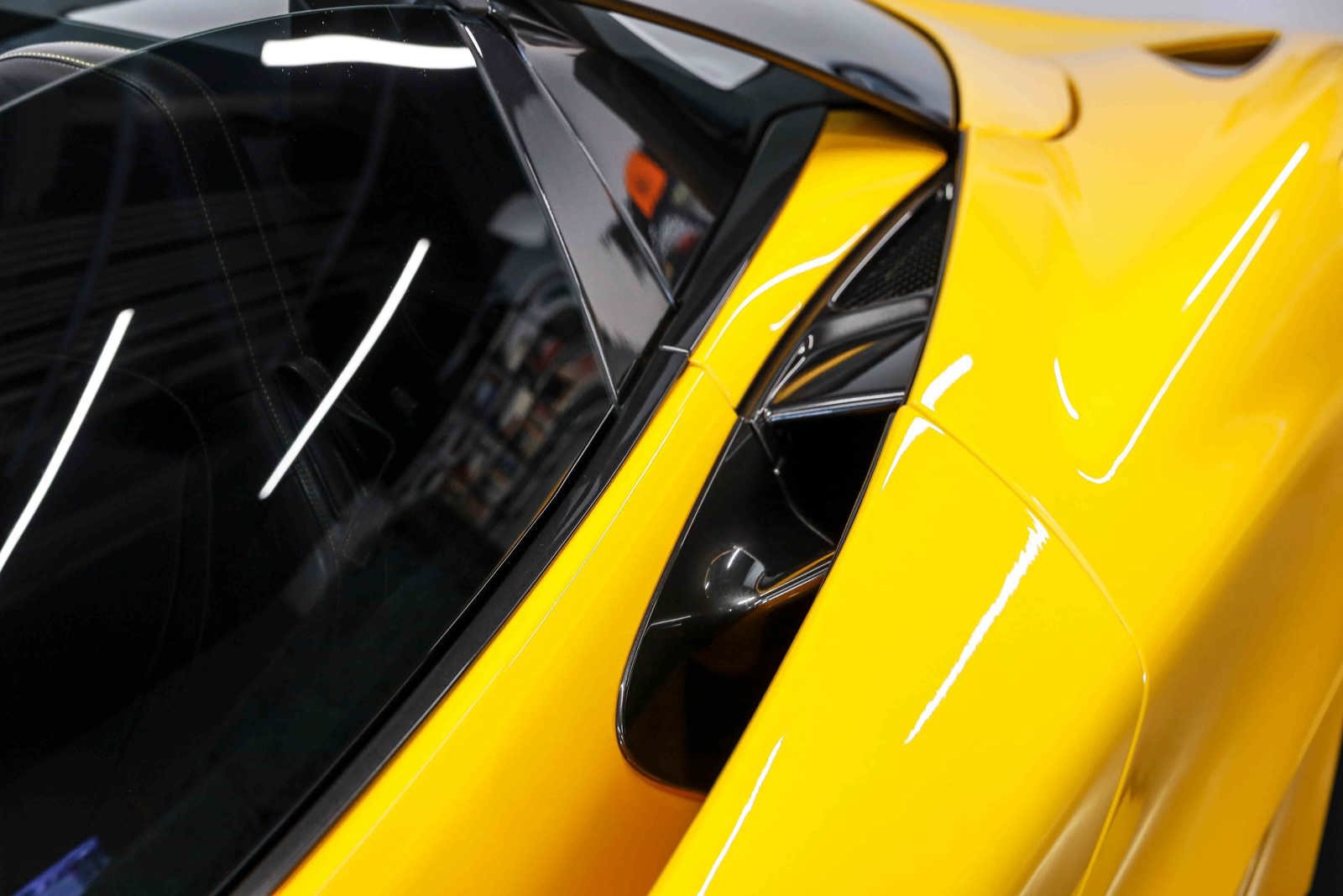 Used 2022 McLaren 720S Performance RWD image 33