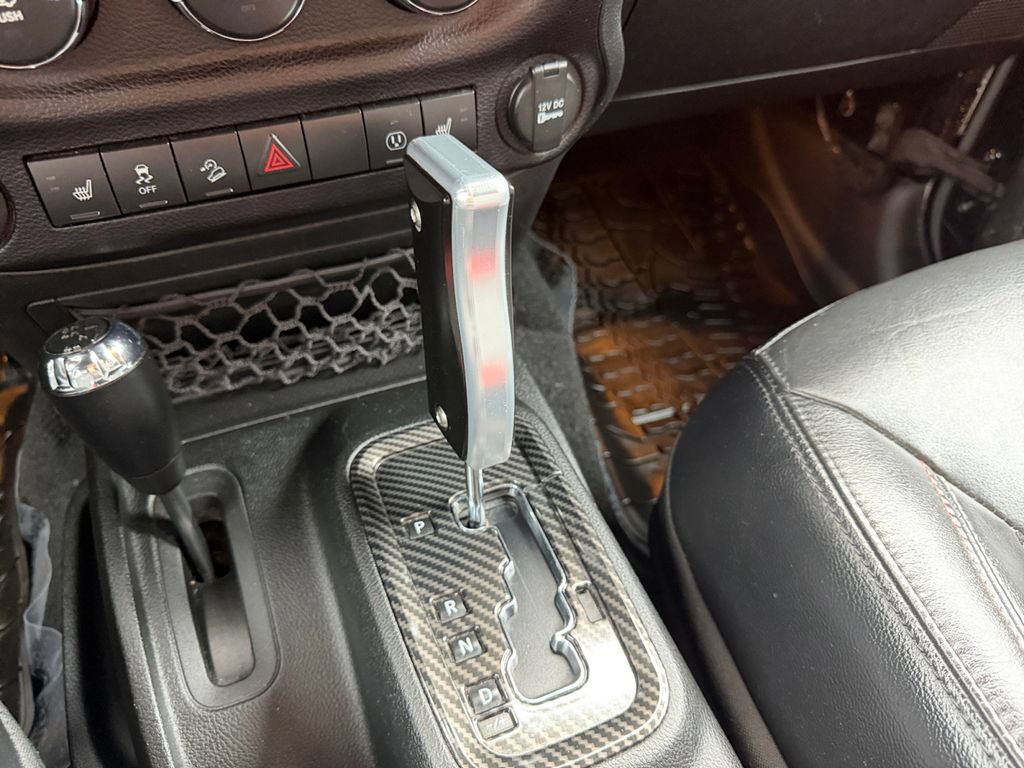 Used 2017 Jeep Wrangler Unlimited Sahara AWD/4WD image 15