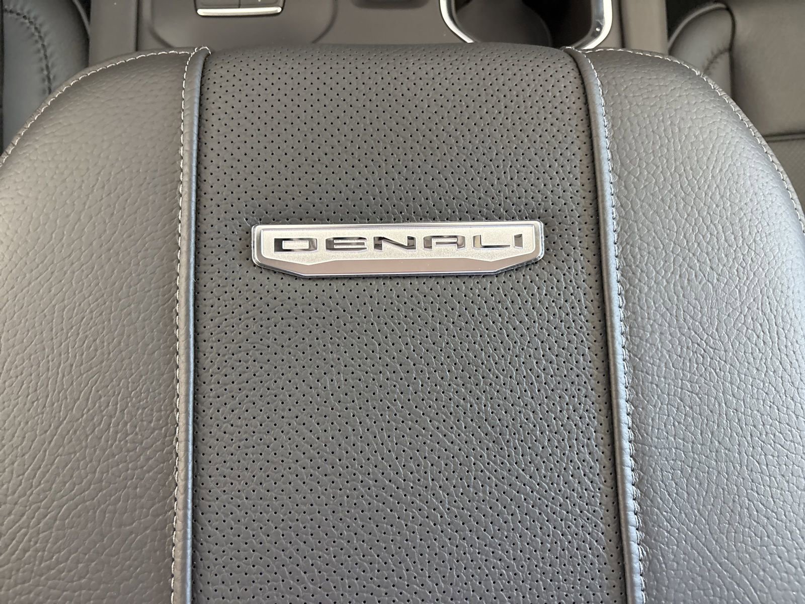 New 2026 GMC Sierra 2500 Denali w/ Denali Reserve Package image 29