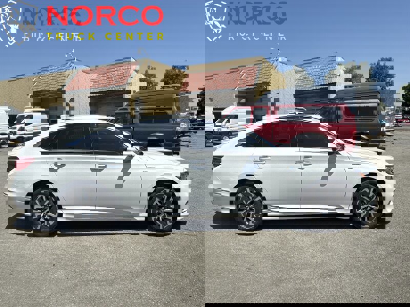 Used 2020 Honda Accord Touring image 1