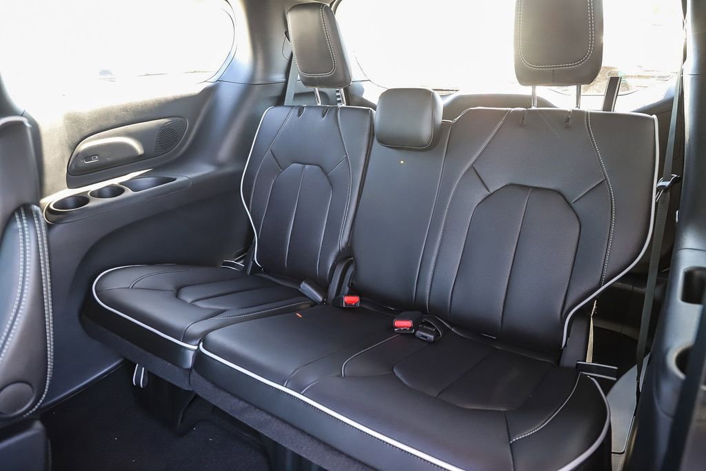 New 2026 Chrysler Pacifica Limited image 21