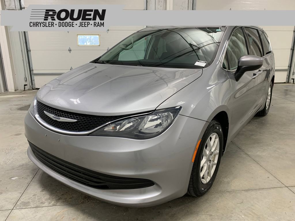 Used 2017 Chrysler Pacifica LX image 1