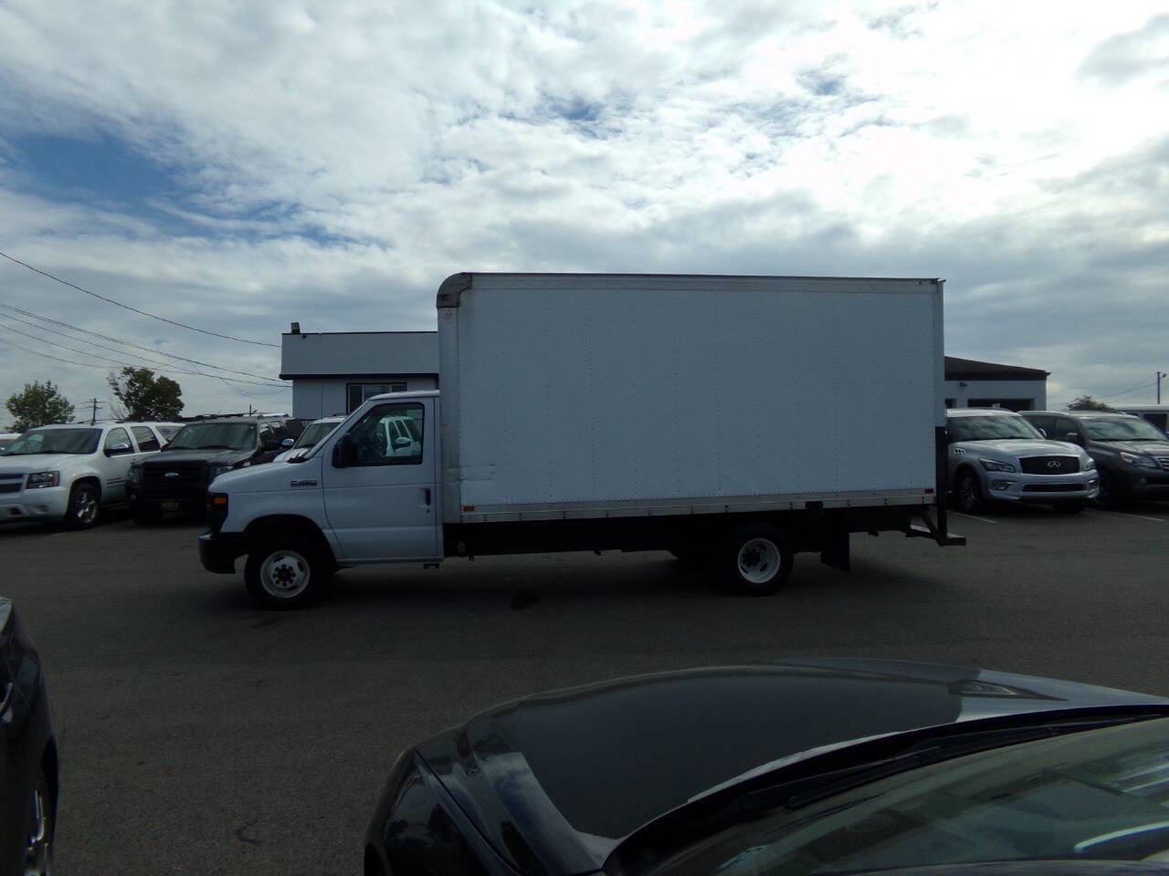 Used 2017 Ford E-450 and Econoline 450 Super Duty w/ Power Windows & Locks Group image 4