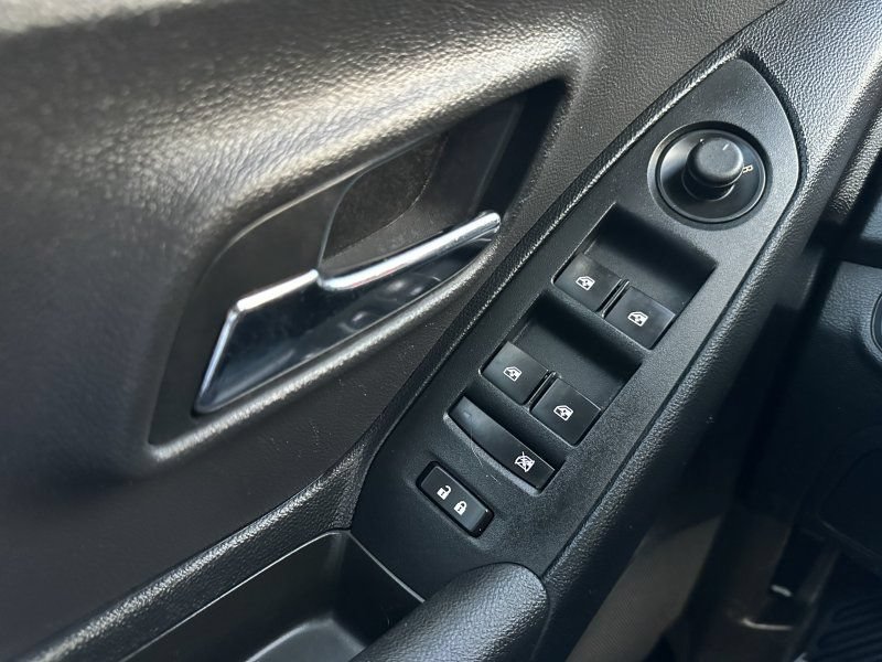 Used 2019 Chevrolet Trax LT FWD image 19