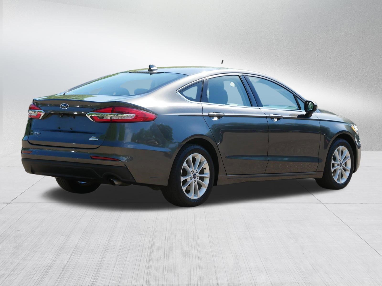 Used 2019 Ford Fusion SE FWD image 7