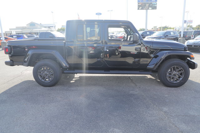 New 2025 Jeep Gladiator Sport image 5