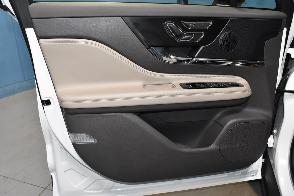 Used 2024 Lincoln Corsair Reserve AWD/4WD image 4