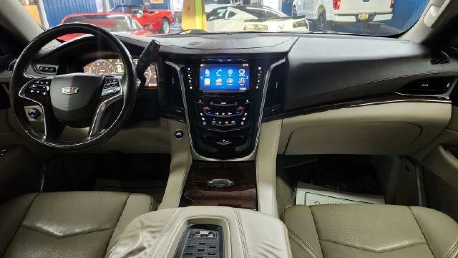 Used 2015 Cadillac Escalade Premium image 28