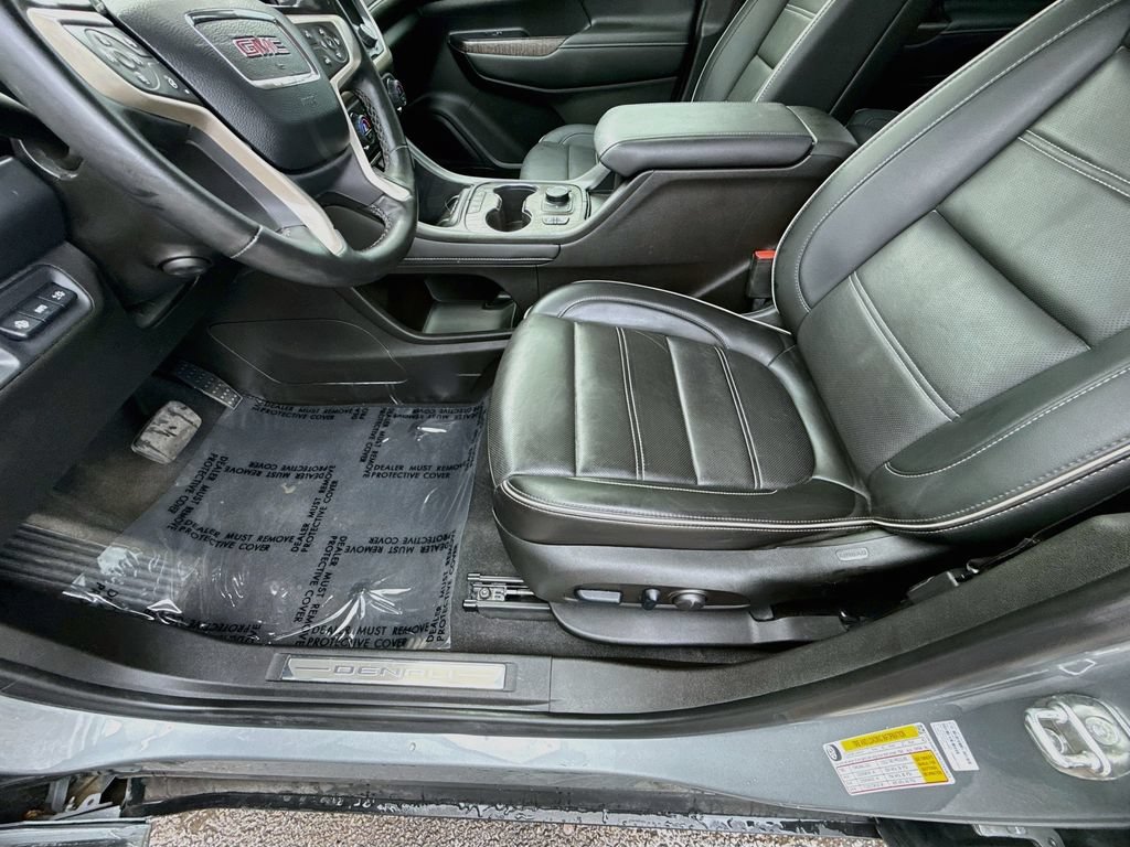 Used 2023 GMC Acadia Denali w/ Denali Ultimate Package FWD image 20