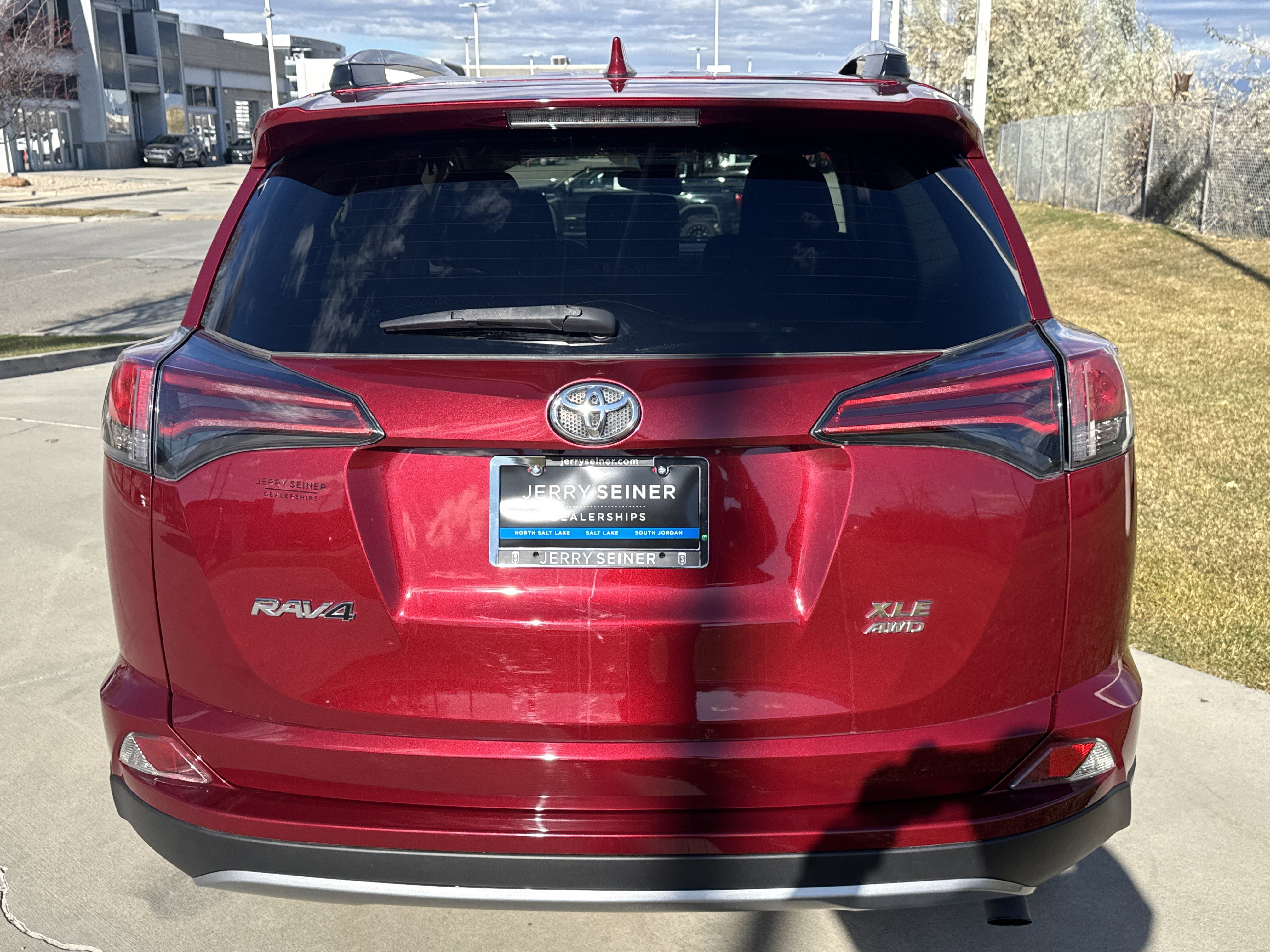 Used 2018 Toyota RAV4 XLE image 4