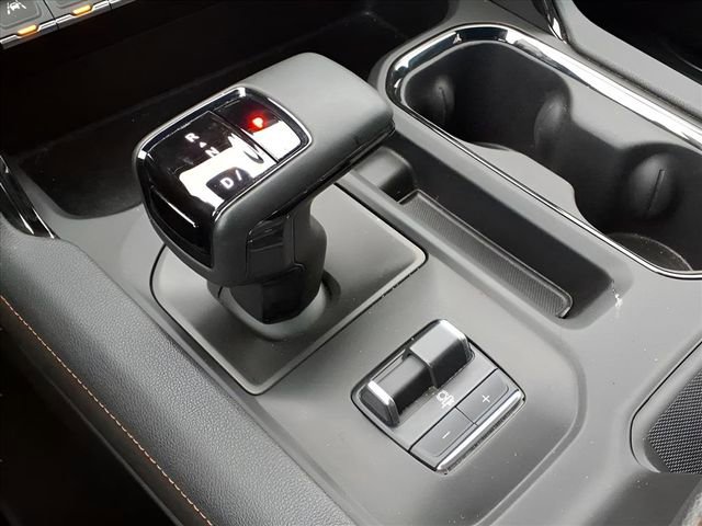 Used 2024 GMC Sierra 1500 AT4 w/ Technology Package image 8