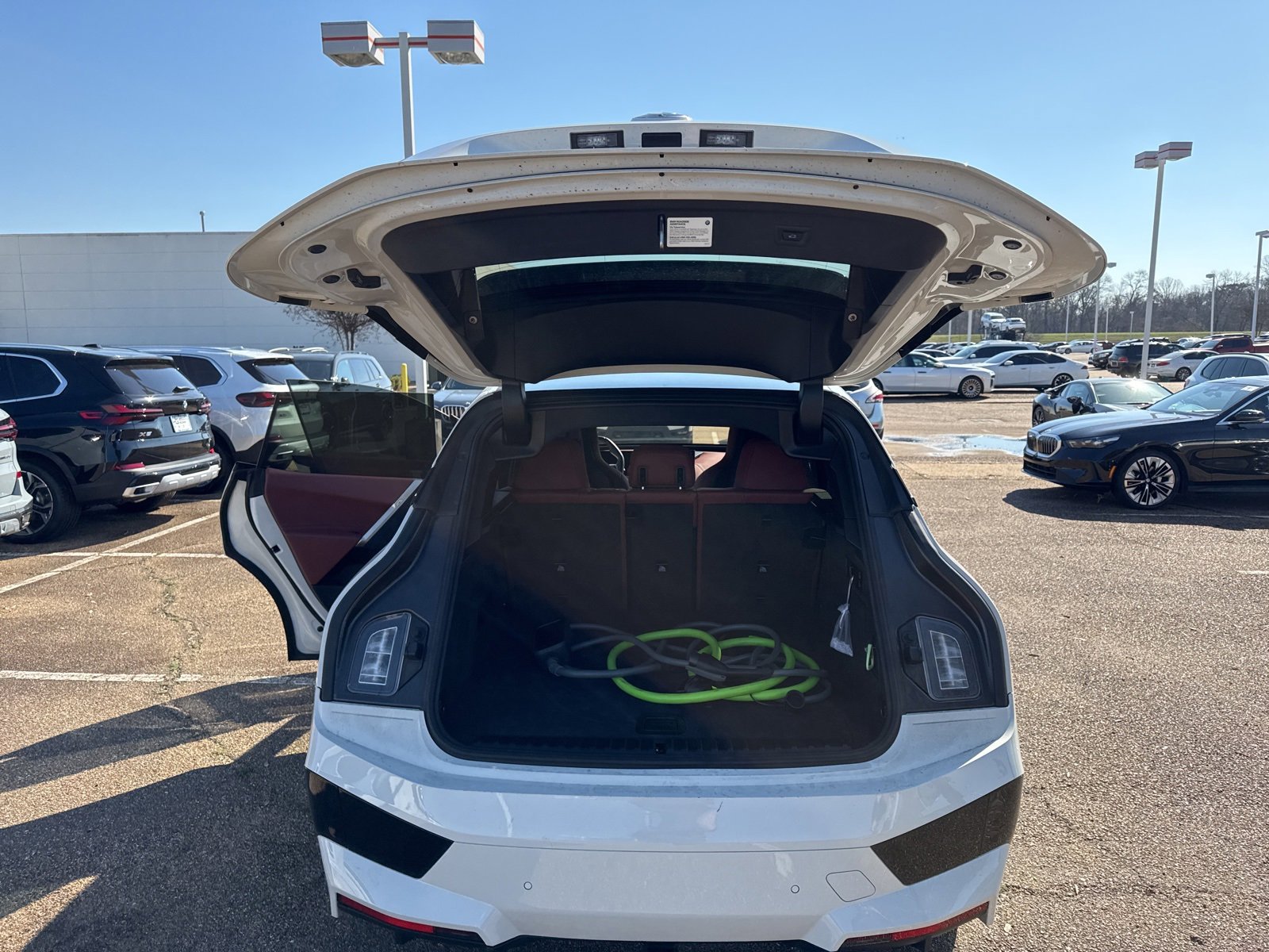 Used 2023 BMW iX xDrive50 w/ Premium Package image 9