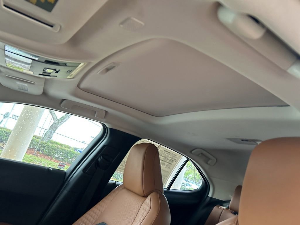 Used 2020 Lexus UX 200 w/ Premium Package image 15