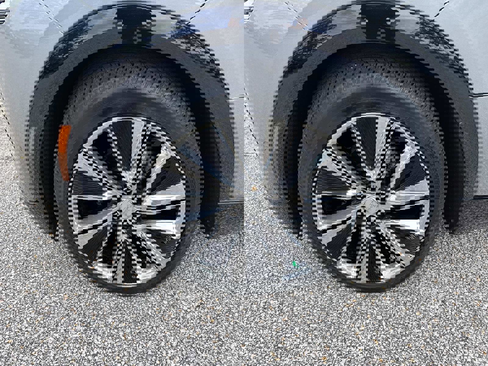 Certified 2025 Cadillac Lyriq Luxury w/ LPO, Floor Liner Package AWD/4WD image 10