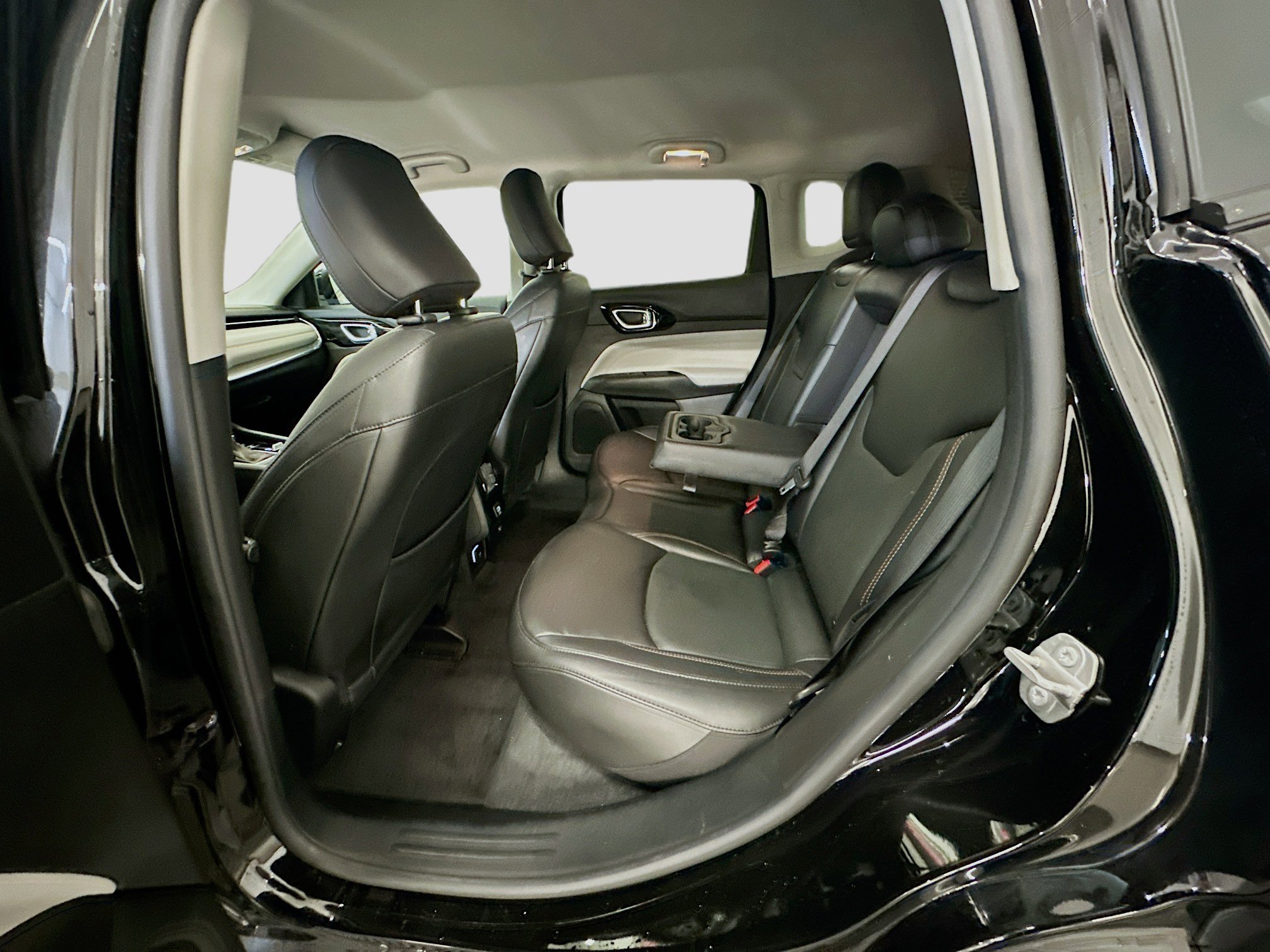 Used 2022 Jeep Compass Limited image 28