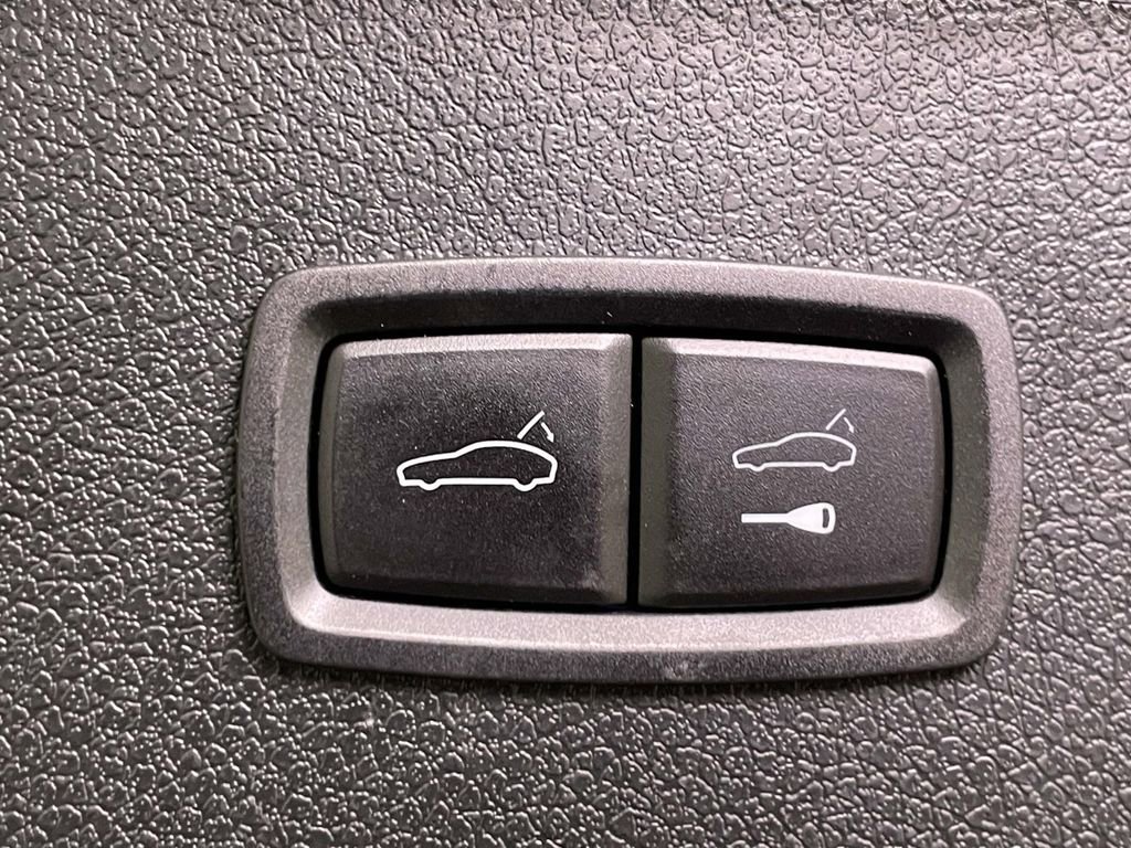 Certified 2023 Porsche Macan image 20