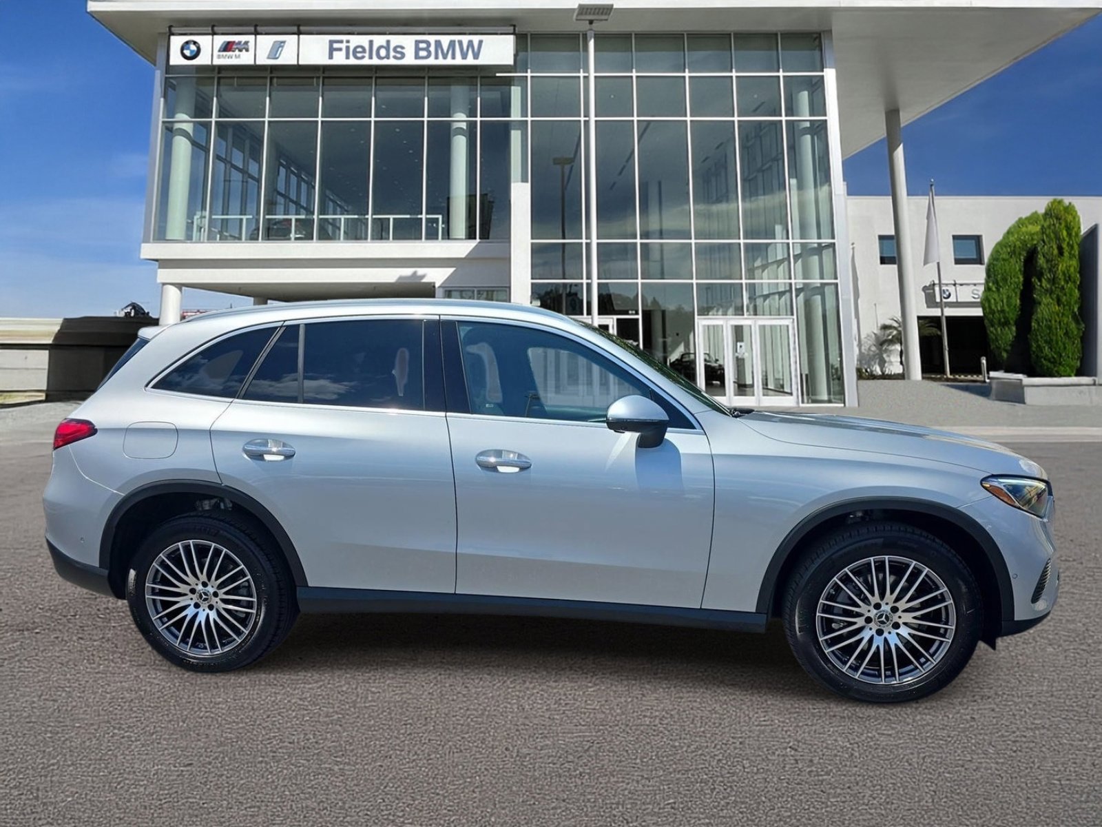 Used 2026 Mercedes-Benz GLC 300 4MATIC image 1