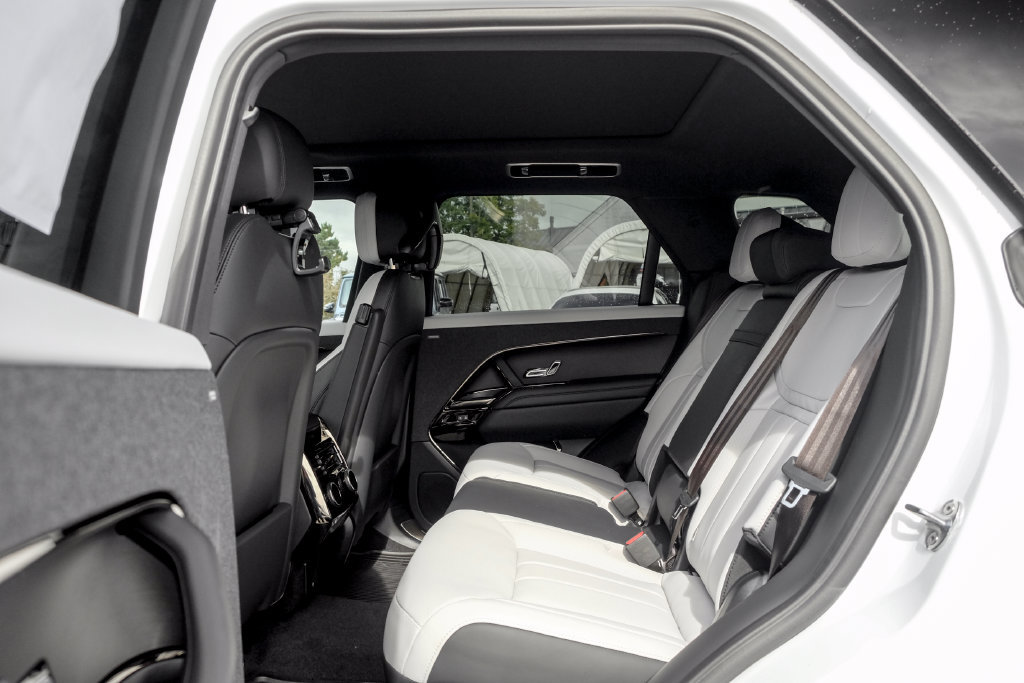 New 2027 Land Rover Range Rover Sport Dynamic SE AWD/4WD image 17