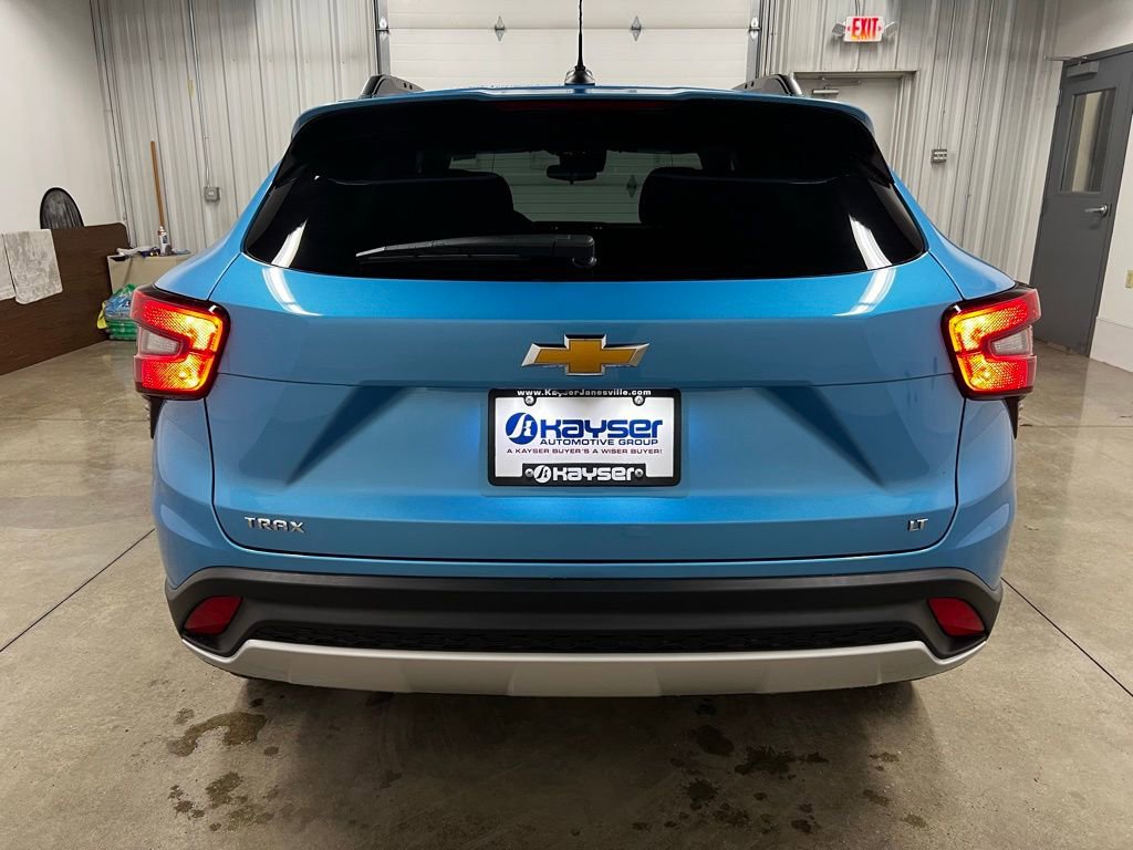 New 2026 Chevrolet Trax LT w/ LT Convenience Package FWD image 4