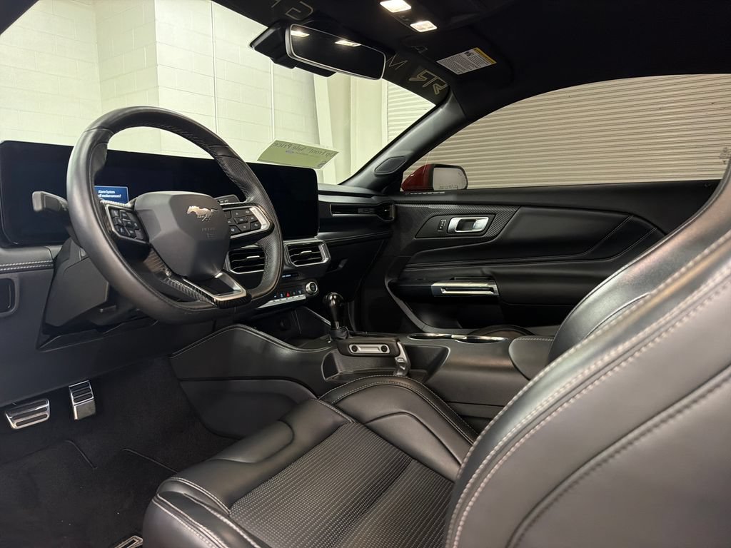 Used 2025 Ford Mustang GT Premium w/ GT Performance Package RWD image 4