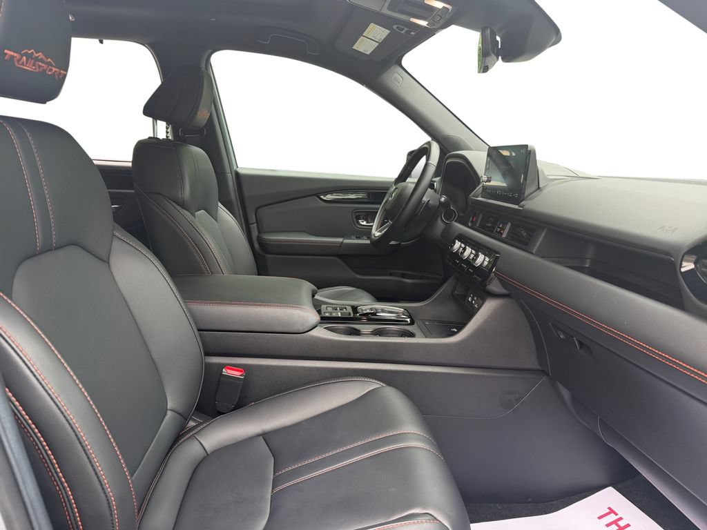 Used 2025 Honda Pilot TrailSport image 15