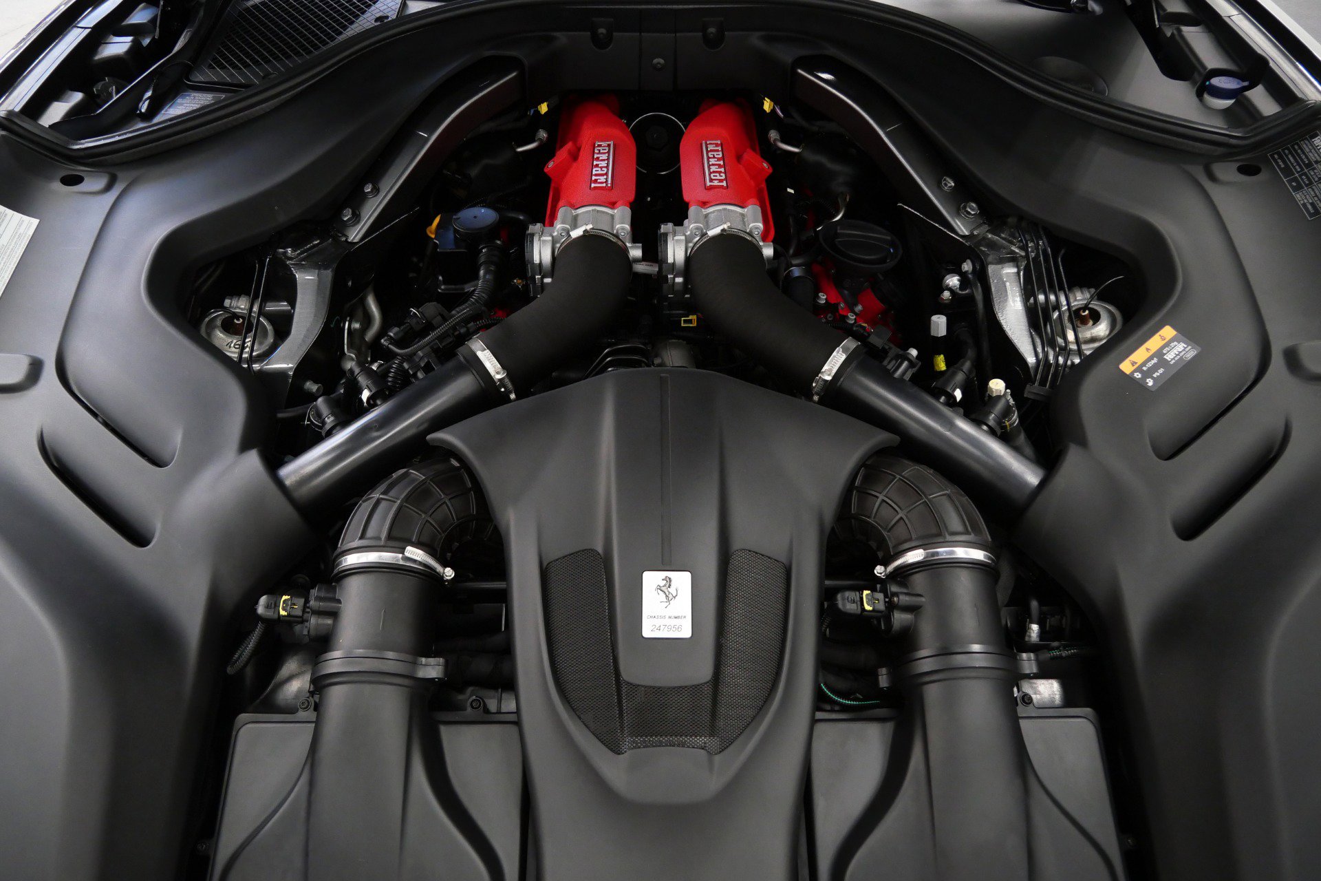 Used 2019 Ferrari Portofino RWD image 12