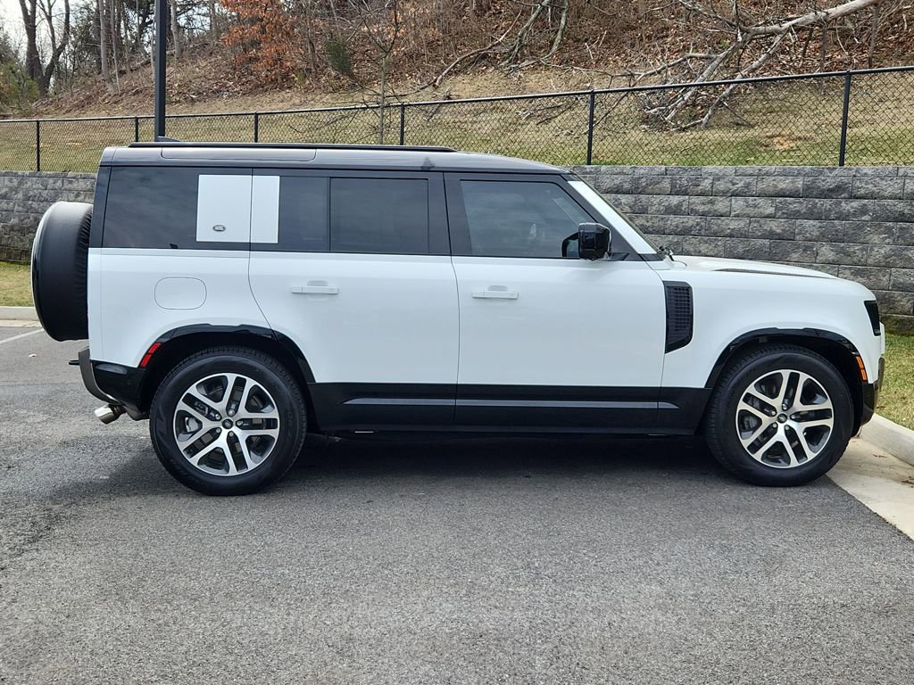 Used 2024 Land Rover Defender 110 X-Dynamic SE image 11
