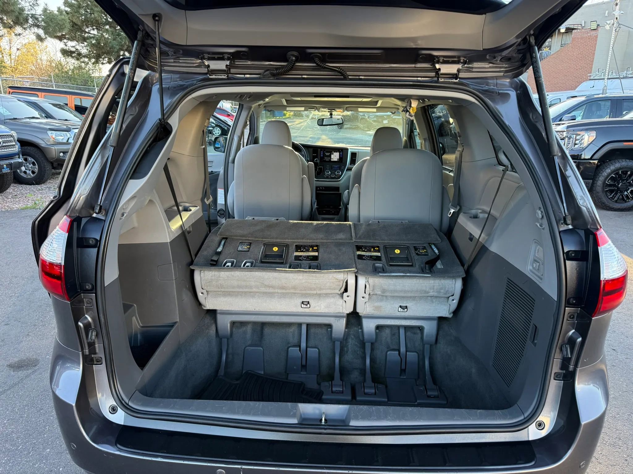 Used 2017 Toyota Sienna XLE Premium w/ Protection Package image 33