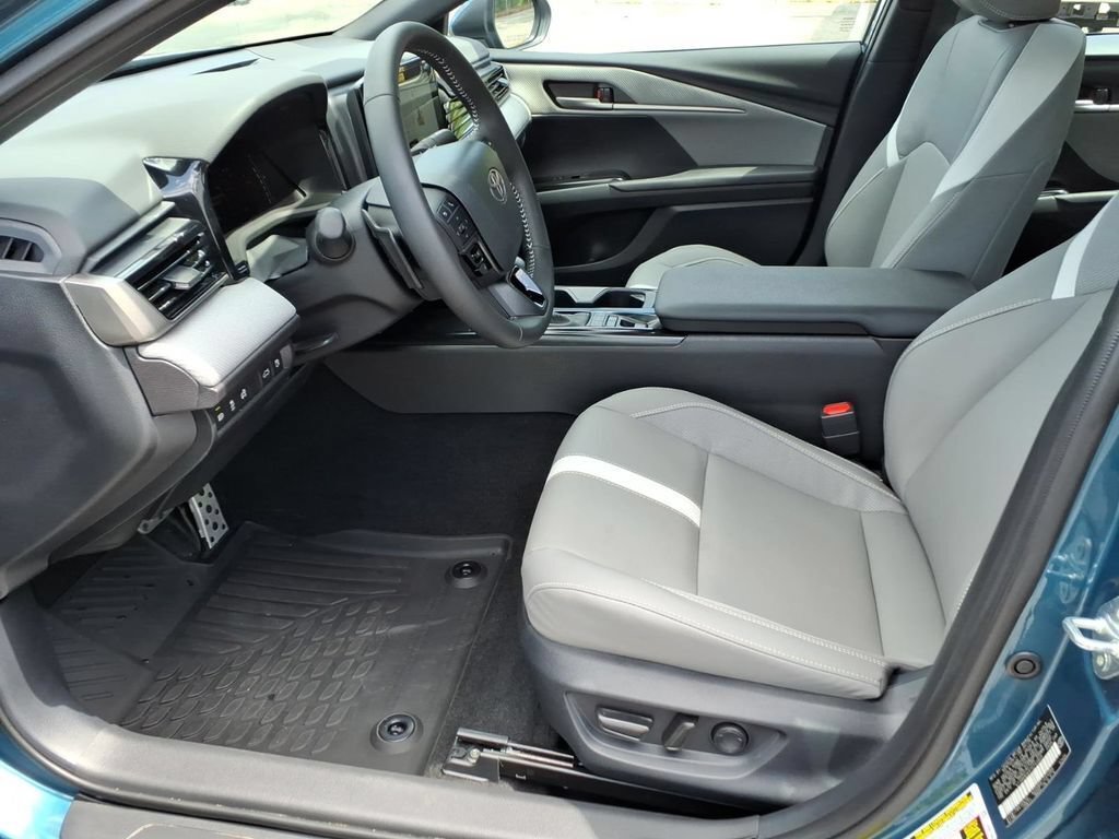 Used 2026 Toyota Camry SE w/ Convenience Package FWD image 14