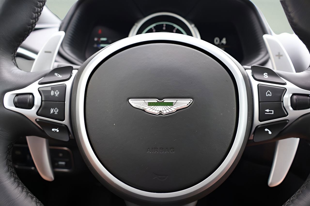 Used 2022 Aston Martin DB11 Volante RWD image 20