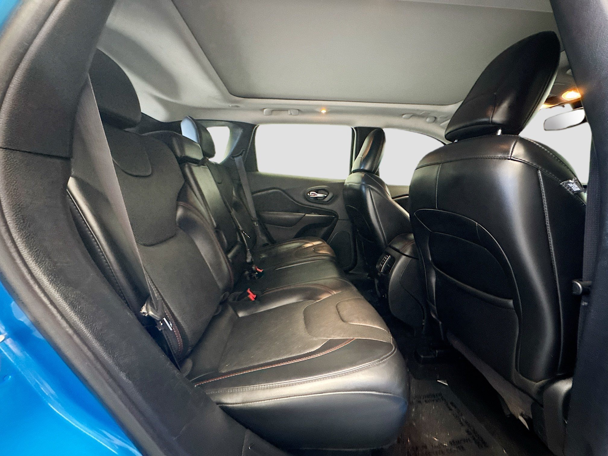 Used 2020 Jeep Cherokee Trailhawk AWD/4WD image 18