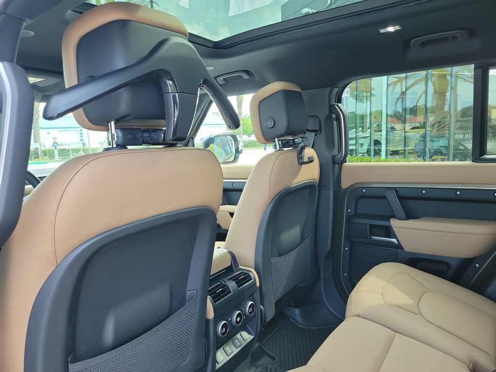 New 2026 Land Rover Defender 110 X-Dynamic SE AWD/4WD image 16