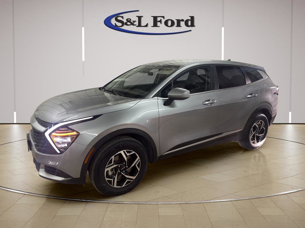 Used 2025 Kia Sportage LX image 2