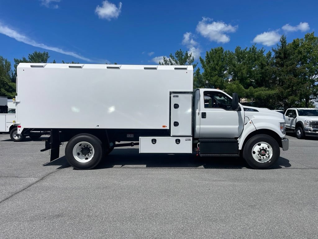 New 2027 Ford F750 2WD Regular Cab Super Duty image 4