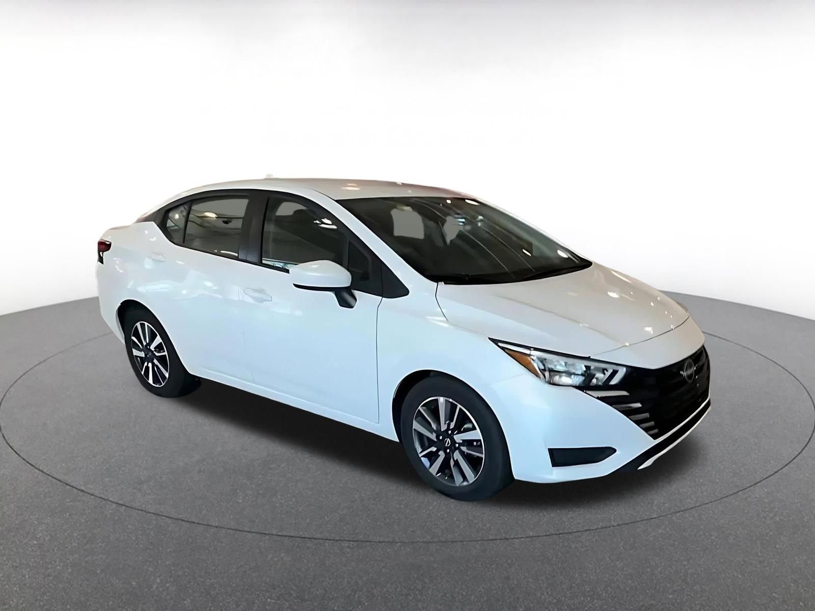 Used 2025 Nissan Versa SV image 2