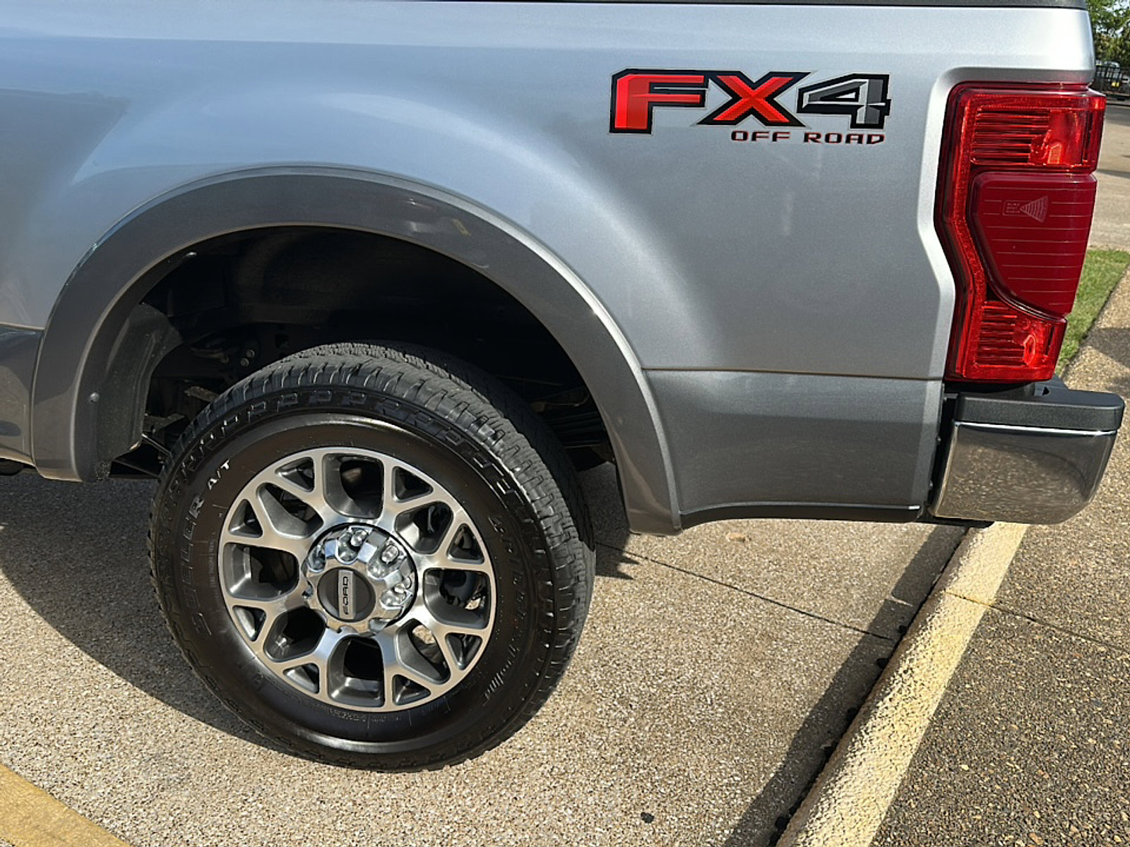 Used 2022 Ford F250 Lariat w/ Lariat Ultimate Package image 12