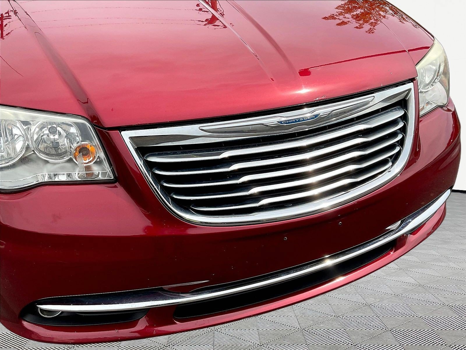 Used 2013 Chrysler Town & Country Touring-L w/ Premium Group FWD image 32