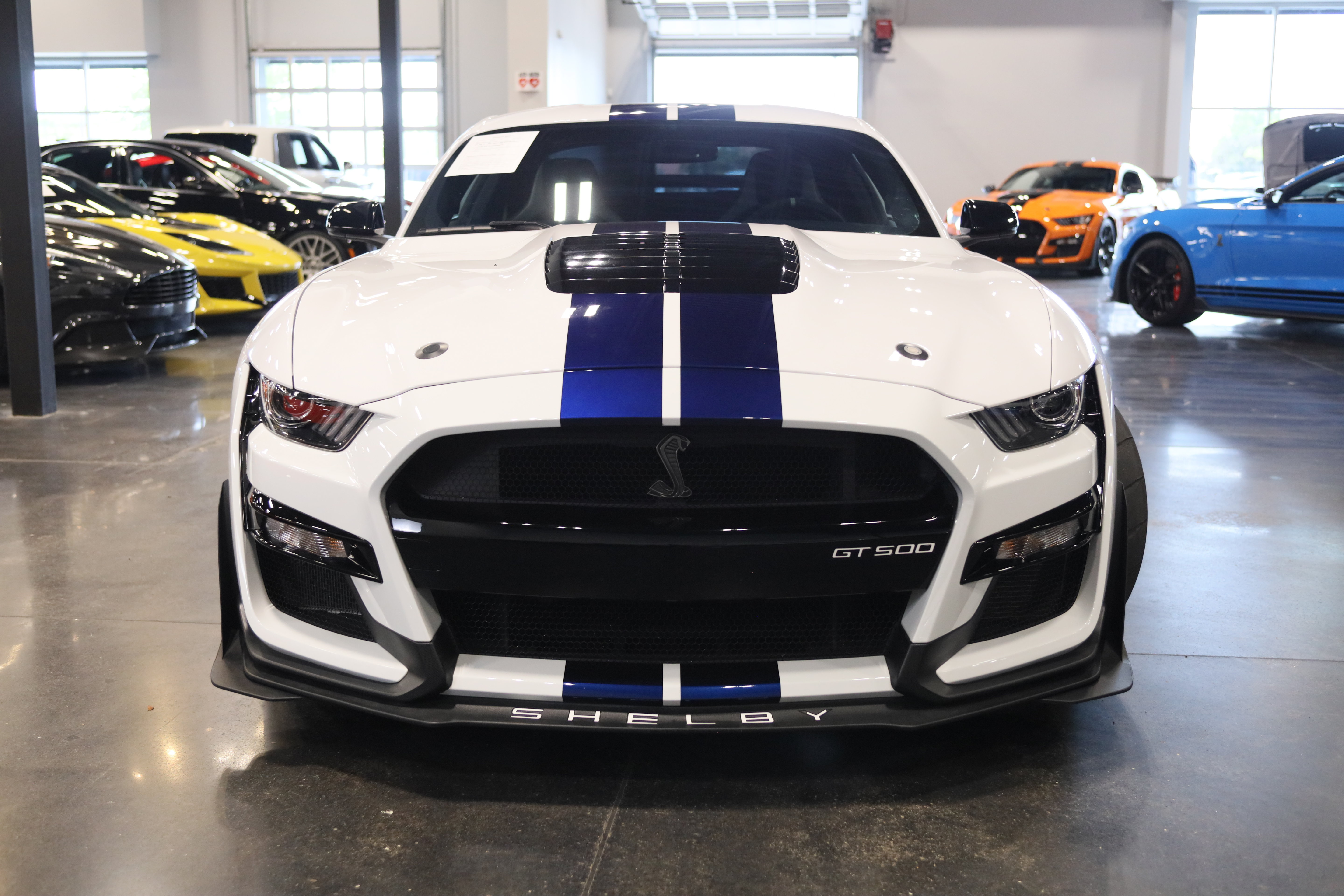 Used 2021 Ford Mustang Shelby GT500 w/ Carbon Fiber Track Pack RWD image 2