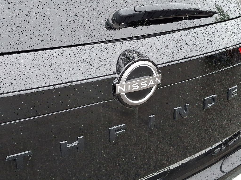 Used 2023 Nissan Pathfinder SL w/ Black Appearance Package image 33