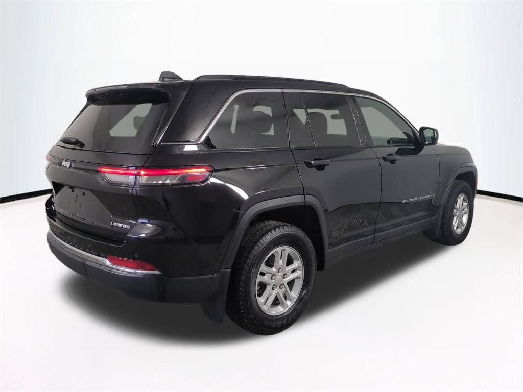 Used 2025 Jeep Grand Cherokee Laredo w/ Luxury Tech Group I AWD/4WD image 5