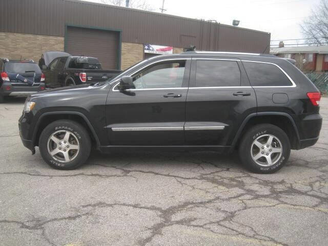 Used 2012 Jeep Grand Cherokee Laredo w/ Laredo E Group image 8