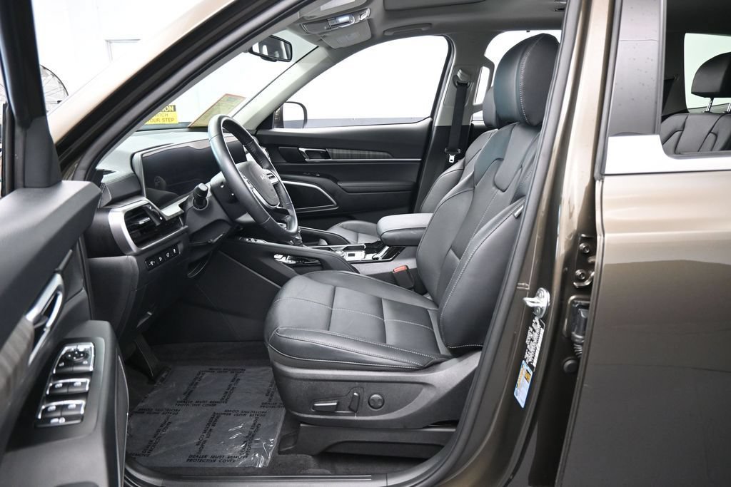 Used 2025 Kia Telluride EX w/ EX Captain's Chair Package FWD image 11