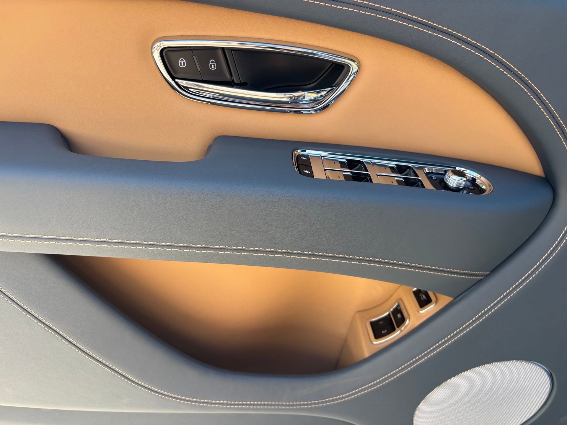 New 2025 Bentley Bentayga Extended Wheelbase image 40