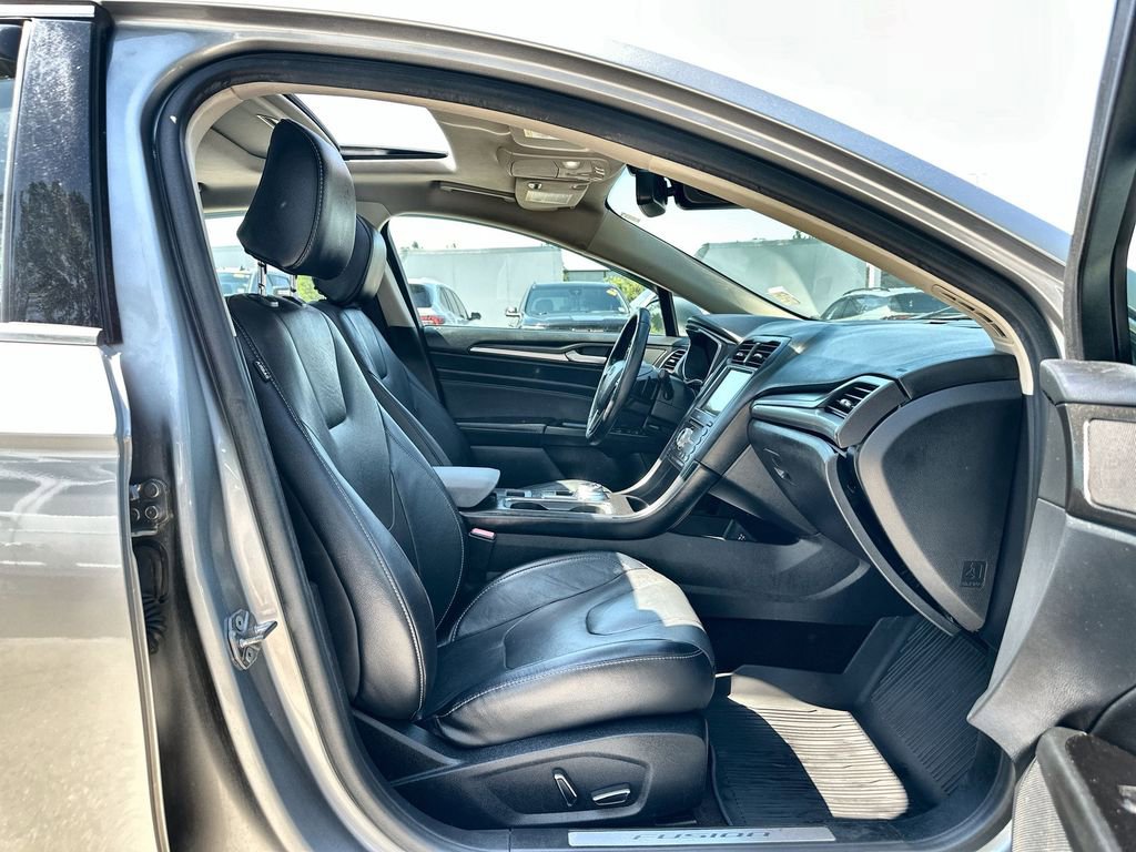 Used 2020 Ford Fusion Titanium AWD/4WD image 28