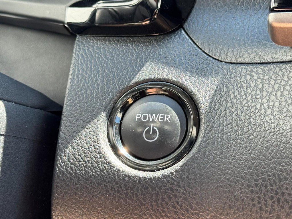 Used 2025 Toyota Camry LE image 21