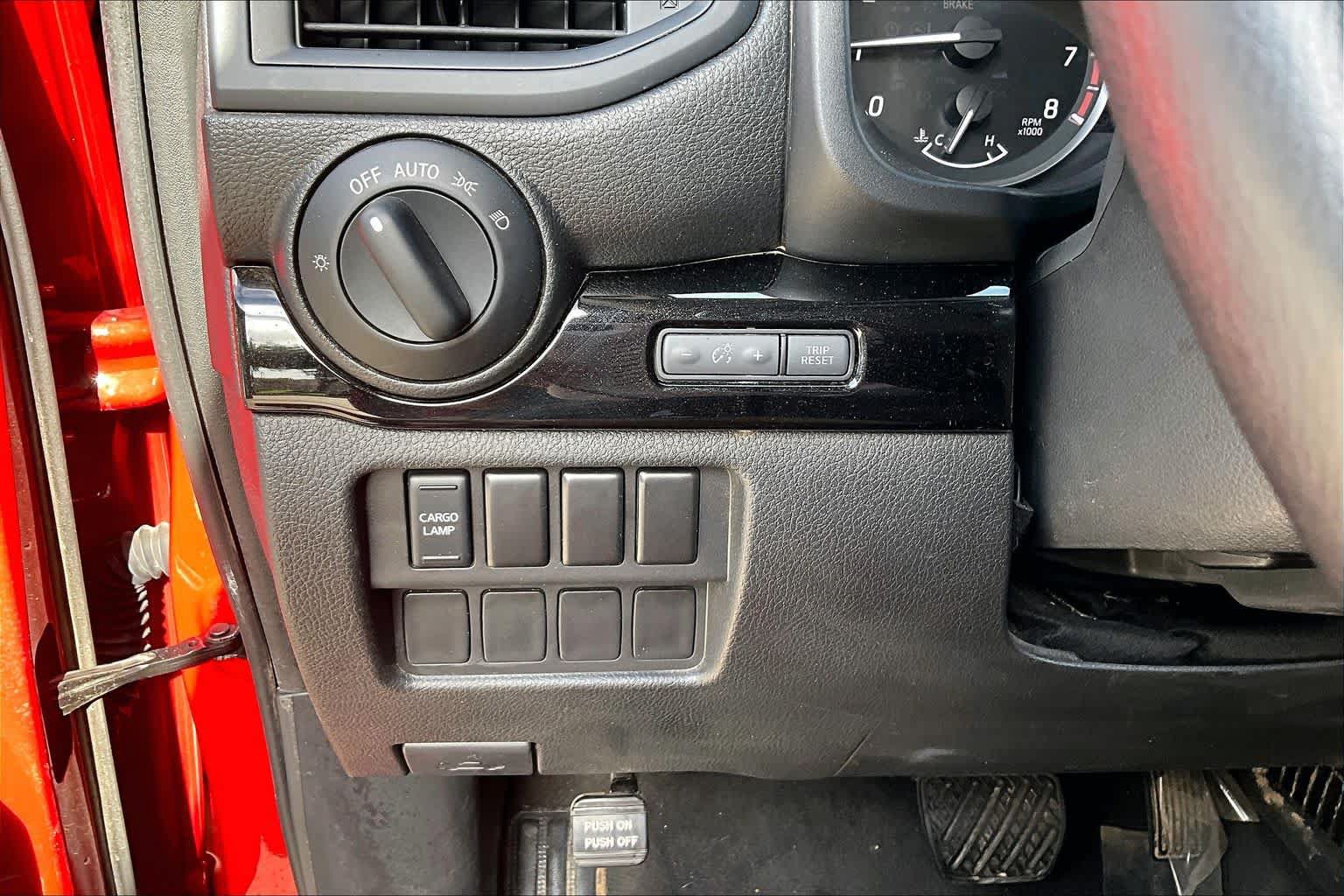 Certified 2024 Nissan Titan SV w/ Accessory Utility Package AWD/4WD image 32